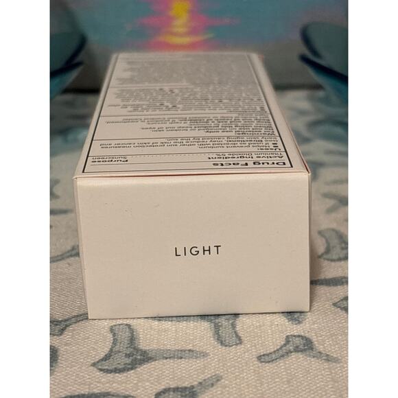 Jane Iredale Dream Tint Tinted Moisturizer SPF 15 in Shade Light - Picture 2 of 6